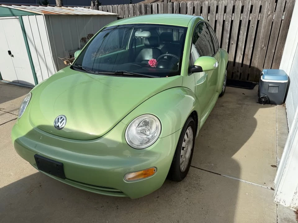 2005 Volkswagen New Beetle - Image 2 of 8