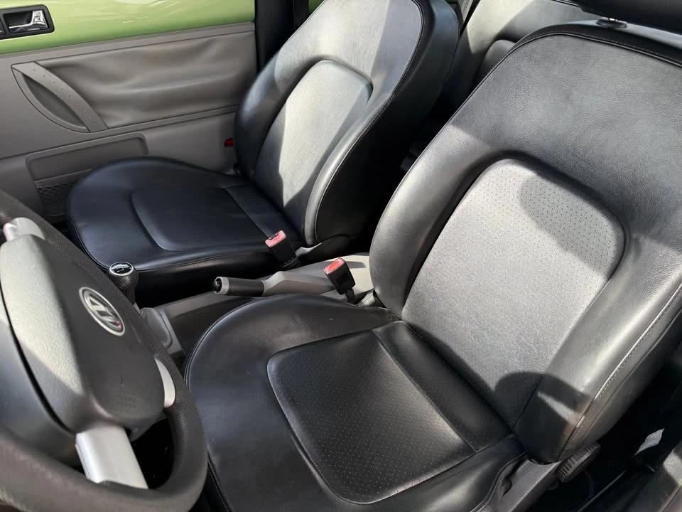 2005 Volkswagen New Beetle - Image 6 of 8