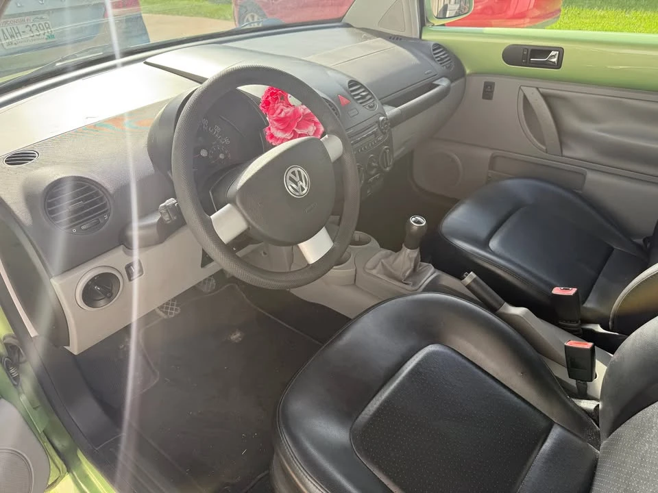 2005 Volkswagen New Beetle - Image 5 of 8