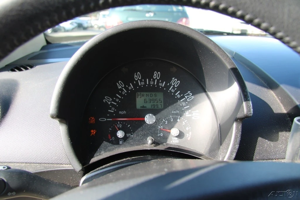 2005 Volkswagen New Beetle - Image 15 of 21