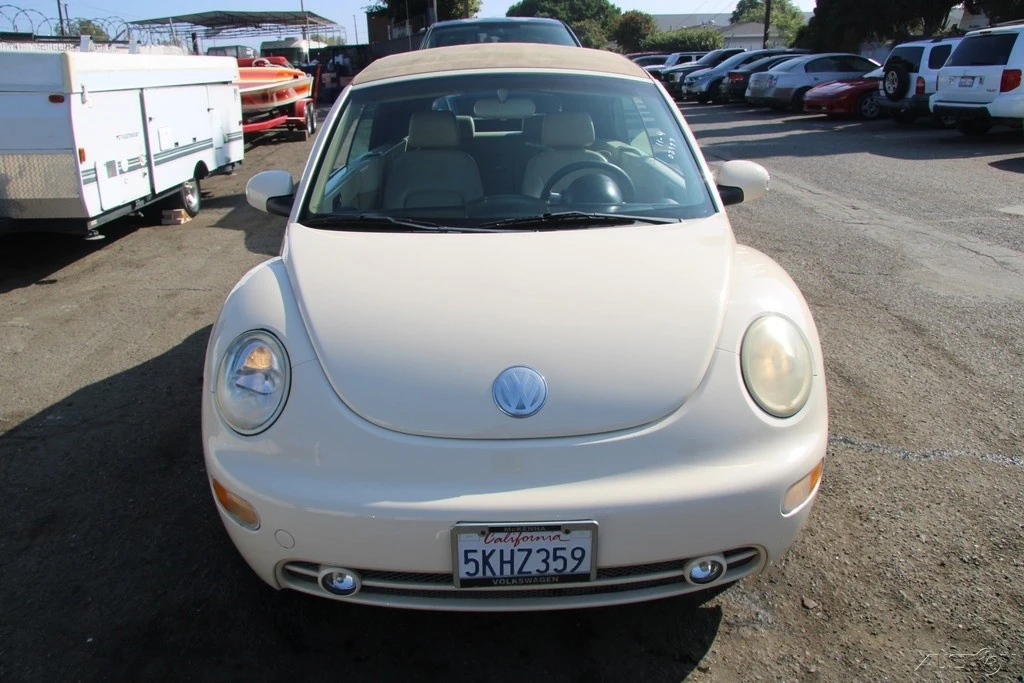 2005 Volkswagen New Beetle - Image 10 of 21