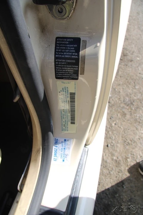 2005 Volkswagen New Beetle - Image 11 of 21
