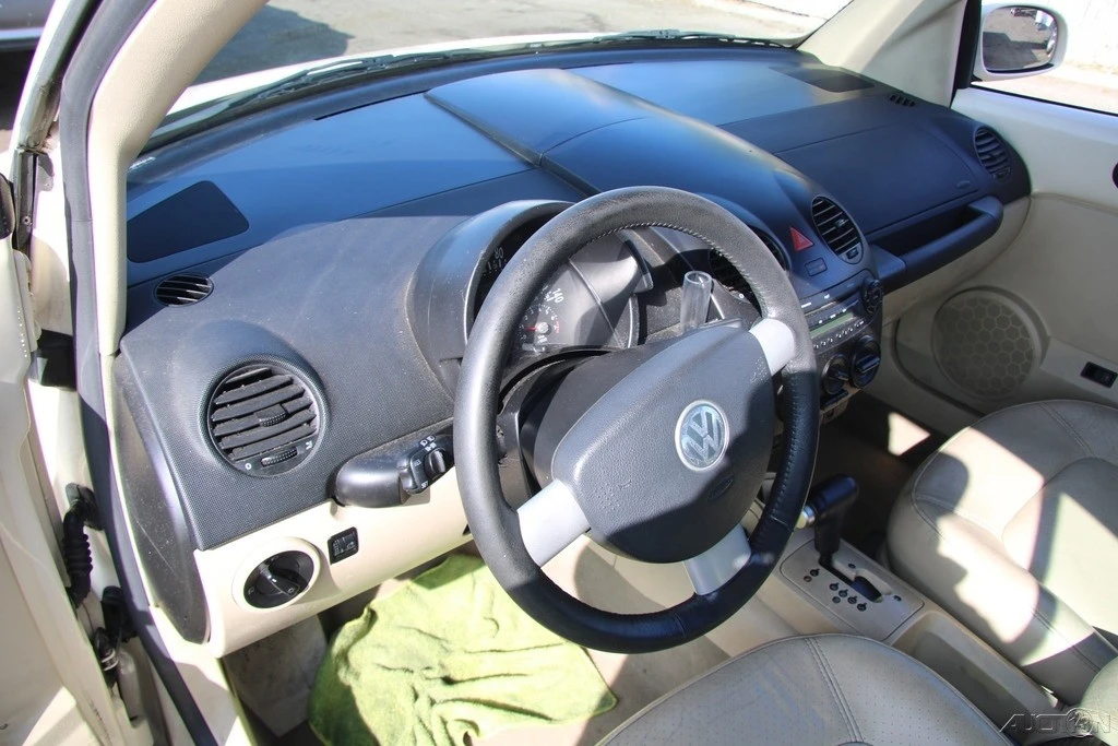2005 Volkswagen New Beetle - Image 14 of 21
