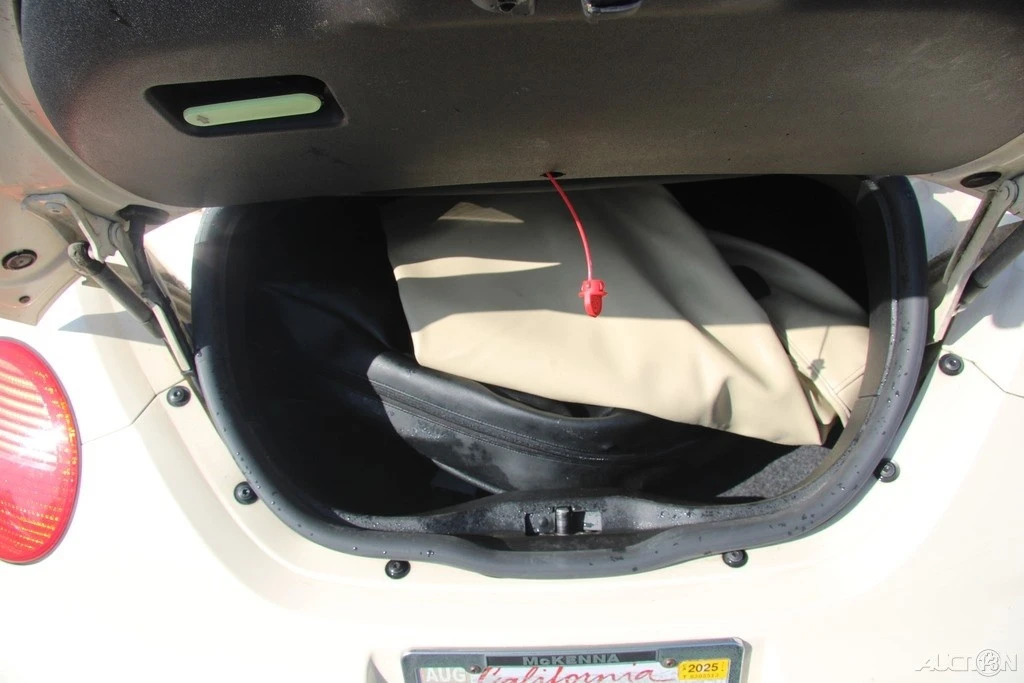 2005 Volkswagen New Beetle - Image 20 of 21