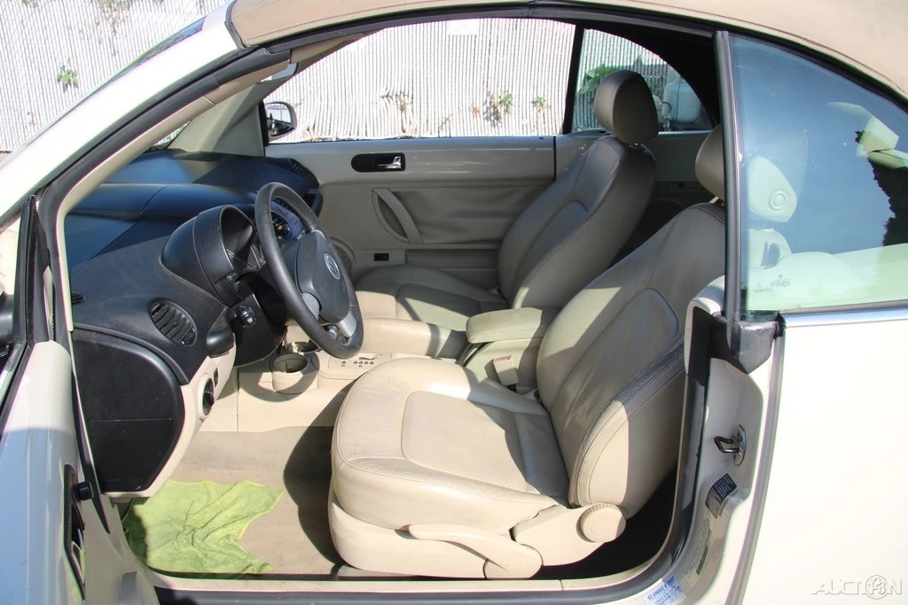 2005 Volkswagen New Beetle - Image 13 of 21