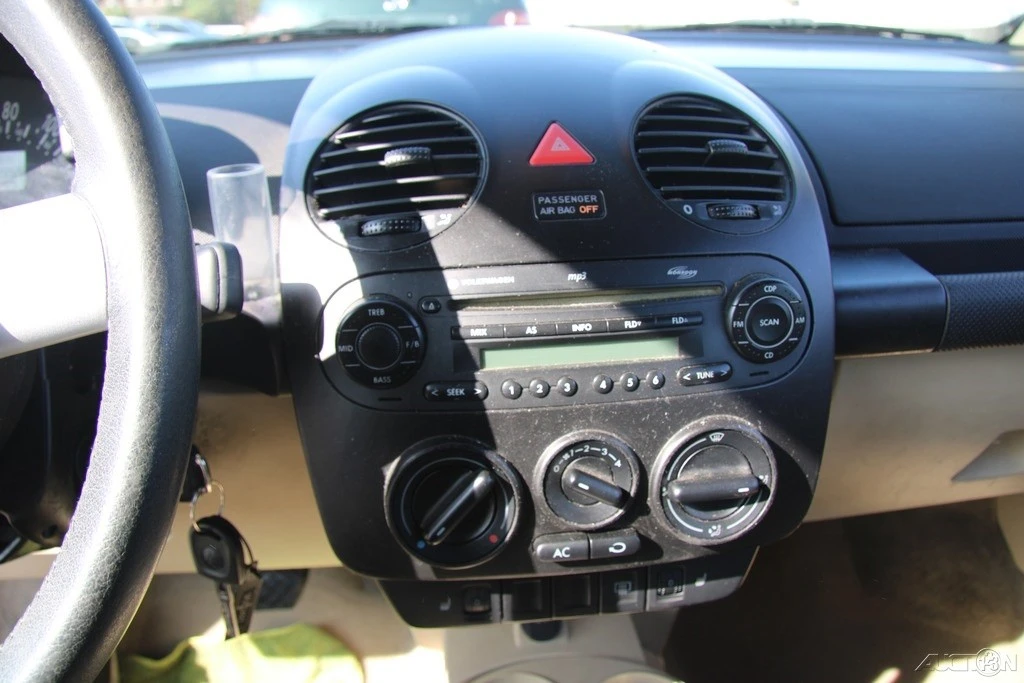2005 Volkswagen New Beetle - Image 17 of 21