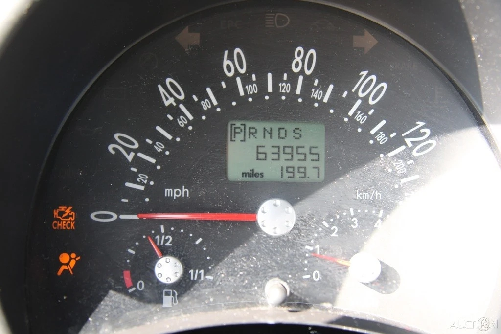 2005 Volkswagen New Beetle - Image 16 of 21