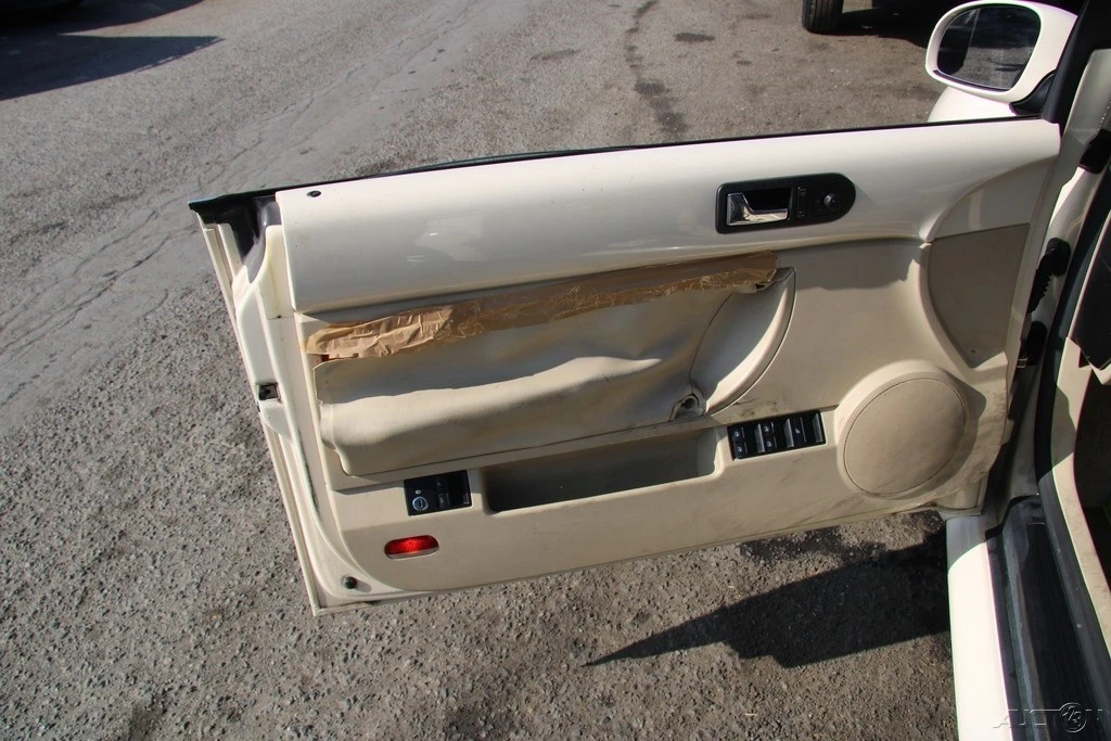 2005 Volkswagen New Beetle - Image 12 of 21