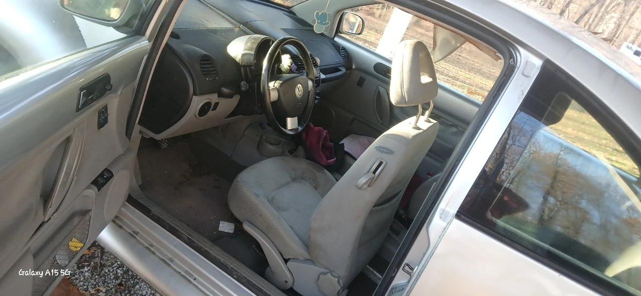 2005 Volkswagen New Beetle - Image 5 of 7