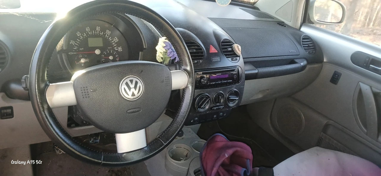 2005 Volkswagen New Beetle - Image 6 of 7