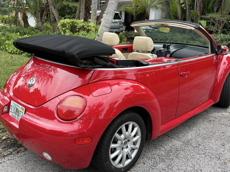 2005 Volkswagen New Beetle - Image 7 of 17