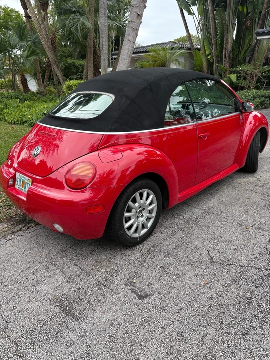 2005 Volkswagen New Beetle - Image 9 of 17