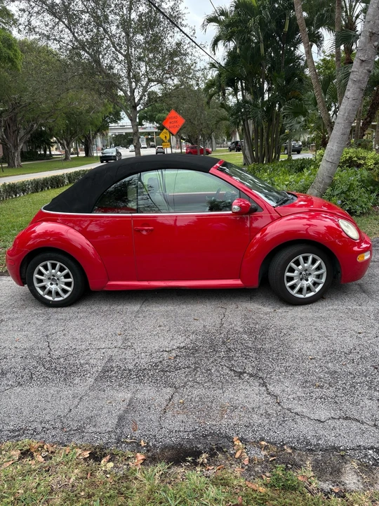 2005 Volkswagen New Beetle - Image 10 of 17