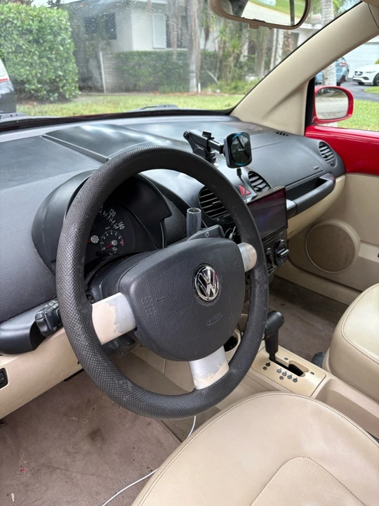 2005 Volkswagen New Beetle - Image 14 of 17