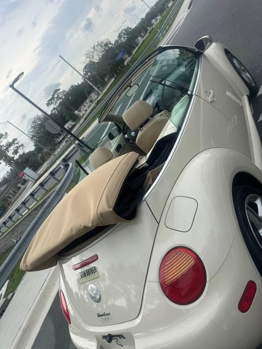 2005 Volkswagen New Beetle - Image 9 of 11