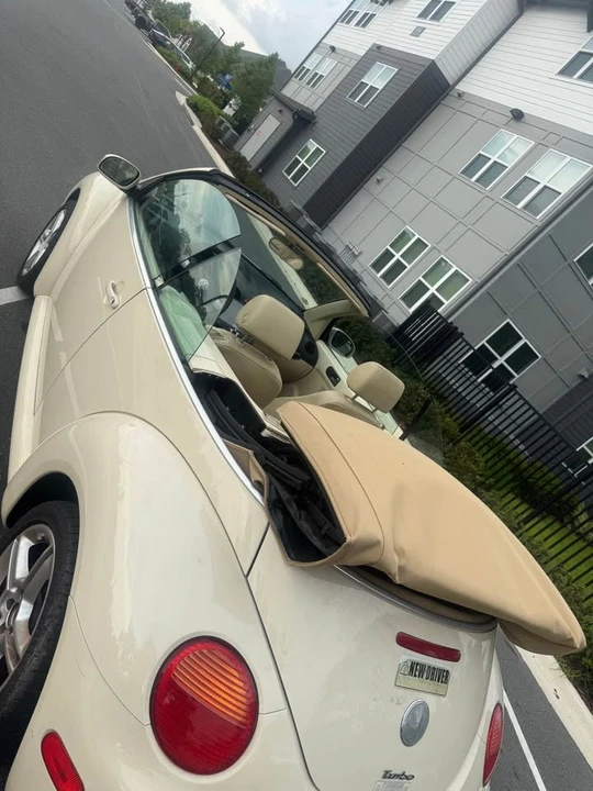 2005 Volkswagen New Beetle - Image 8 of 11
