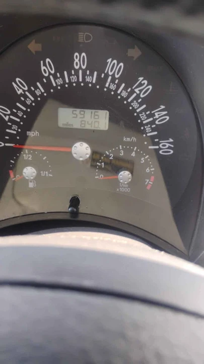 2005 Volkswagen New Beetle - Image 2 of 6