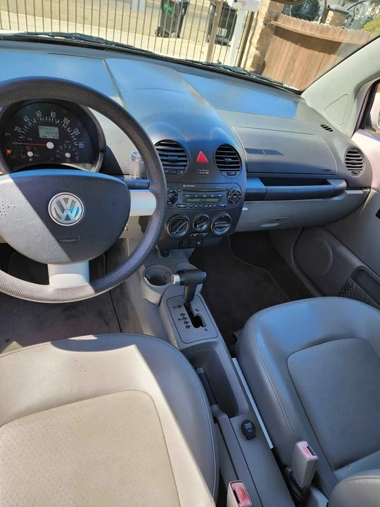 2005 Volkswagen New Beetle - Image 8 of 12