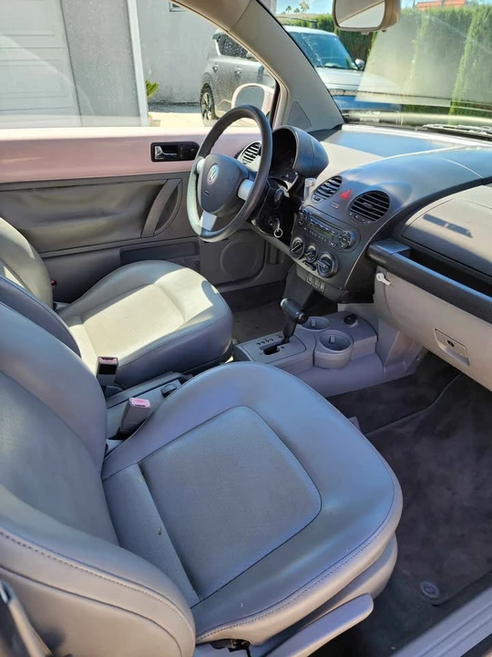 2005 Volkswagen New Beetle - Image 9 of 12