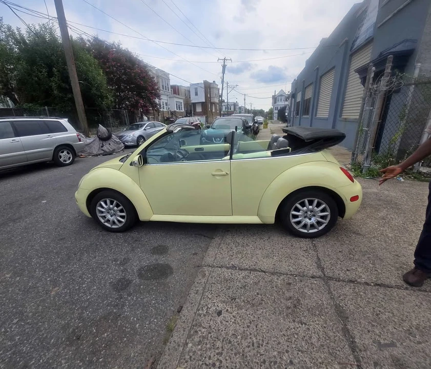 2005 Volkswagen New Beetle - Image 12 of 14