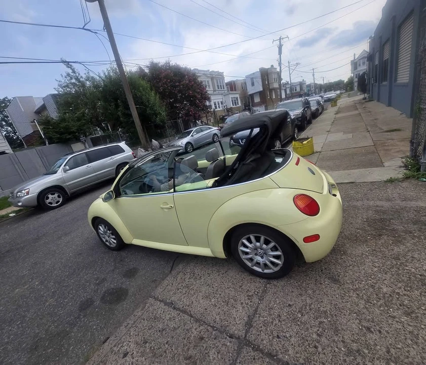 2005 Volkswagen New Beetle - Image 9 of 14