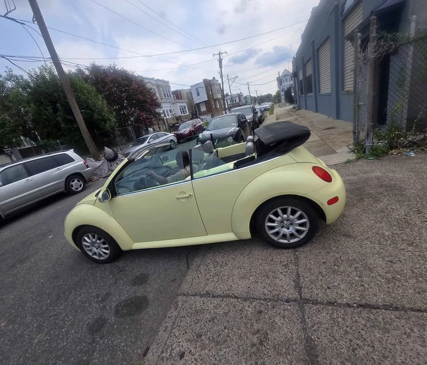 2005 Volkswagen New Beetle - Image 8 of 14