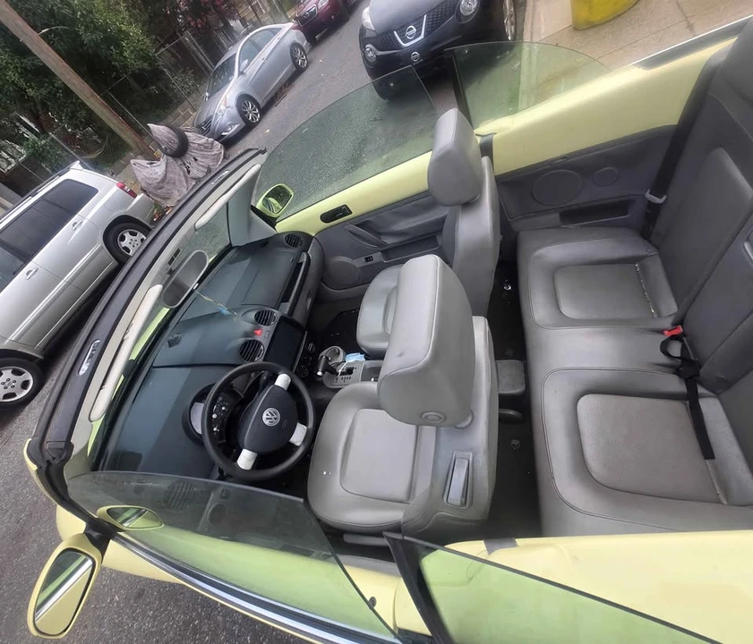 2005 Volkswagen New Beetle - Image 13 of 14