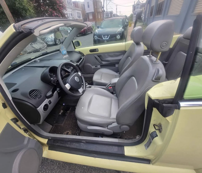 2005 Volkswagen New Beetle - Image 10 of 14