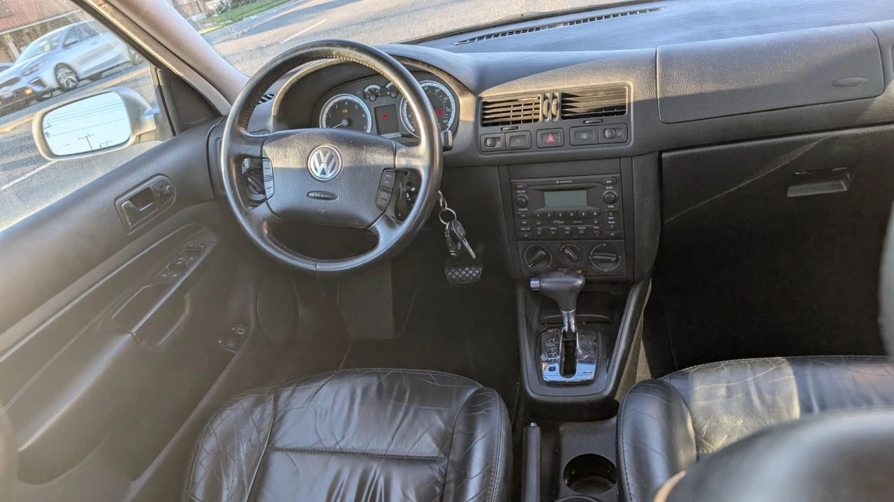 2005 Volkswagen A4 Jetta - Image 10 of 12