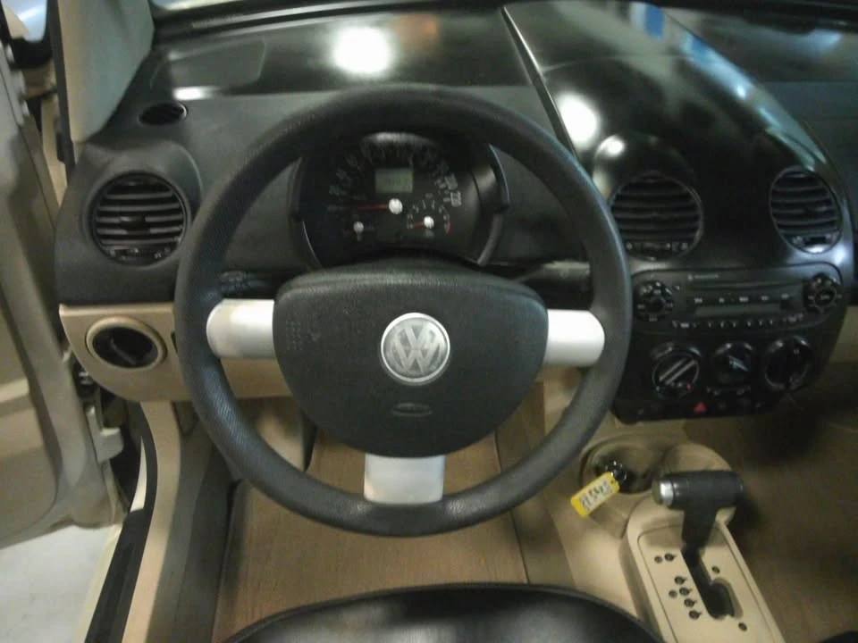 2005 Volkswagen New Beetle - Image 8 of 11