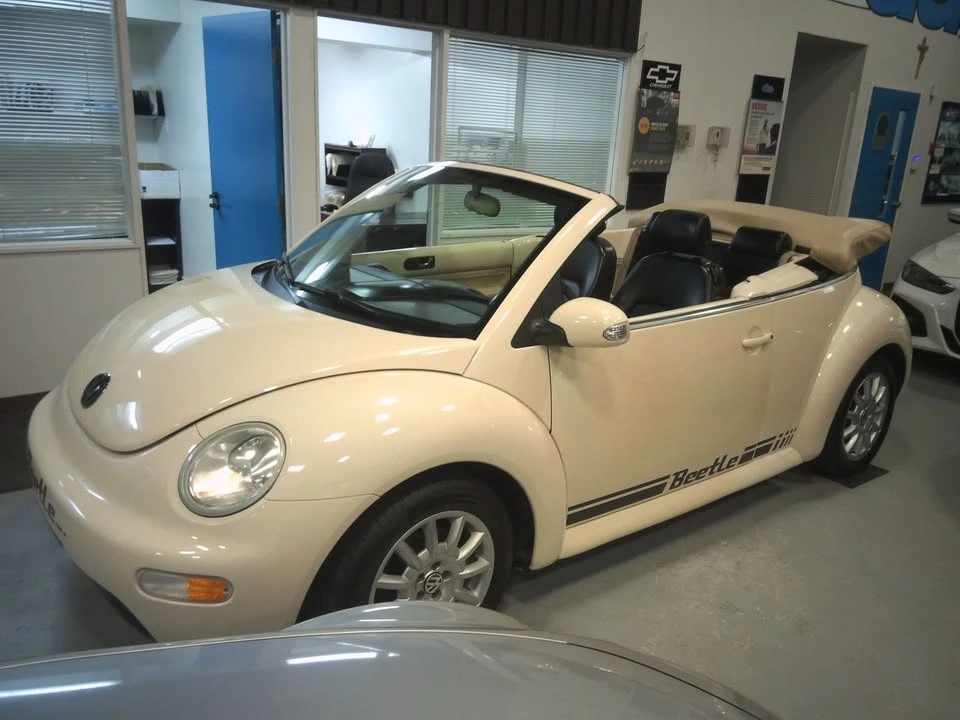 2005 Volkswagen New Beetle - Image 2 of 11