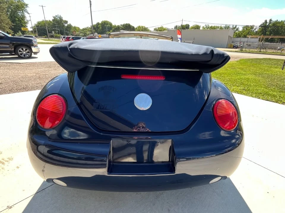 2005 Volkswagen New Beetle - Image 9 of 20