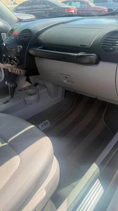 2005 Volkswagen New Beetle - Image 7 of 14