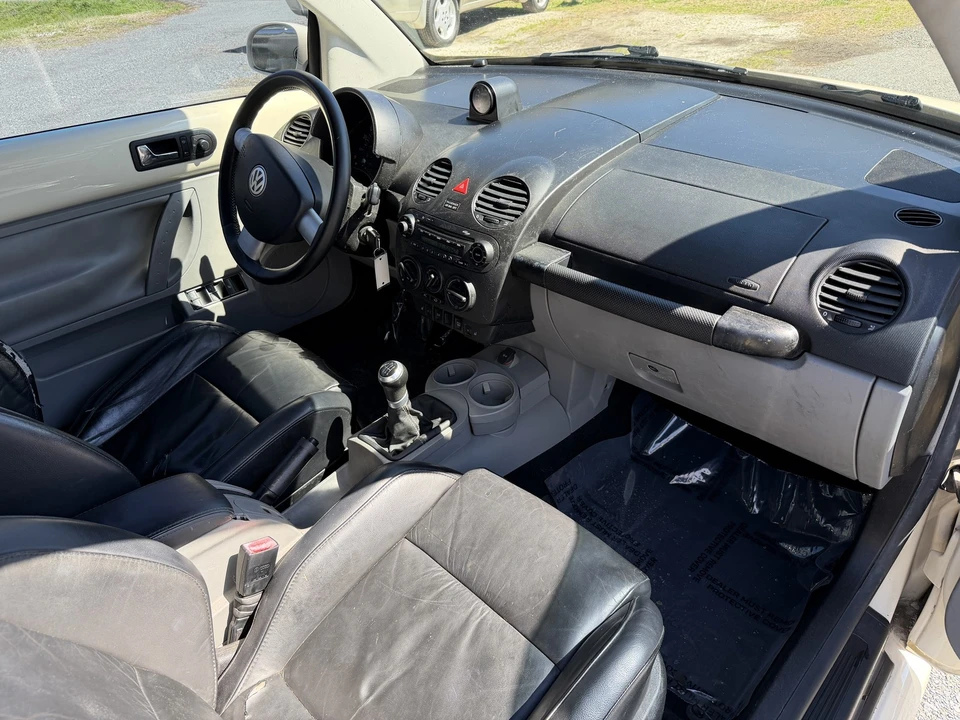 2005 Volkswagen New Beetle - Image 11 of 21