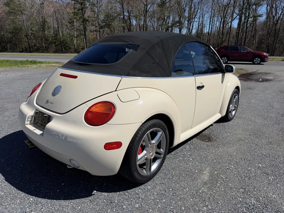 2005 Volkswagen New Beetle - Image 20 of 21