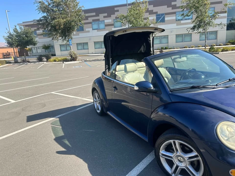 2005 Volkswagen New Beetle - Image 11 of 16