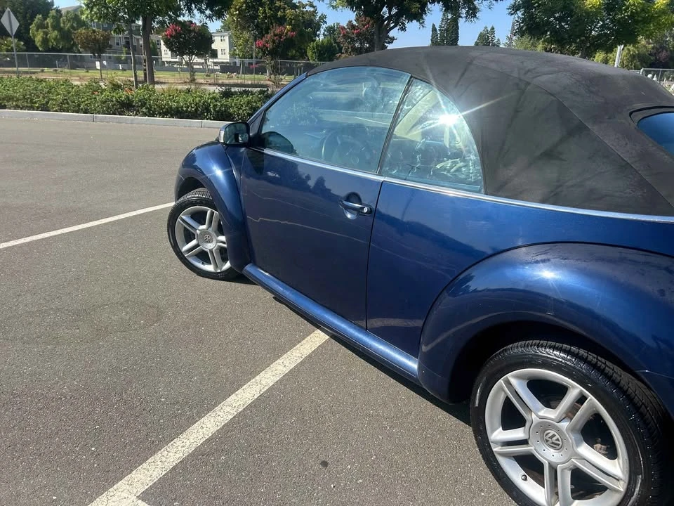 2005 Volkswagen New Beetle - Image 10 of 16