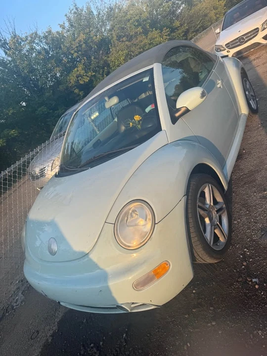 2005 Volkswagen New Beetle - Image 9 of 9