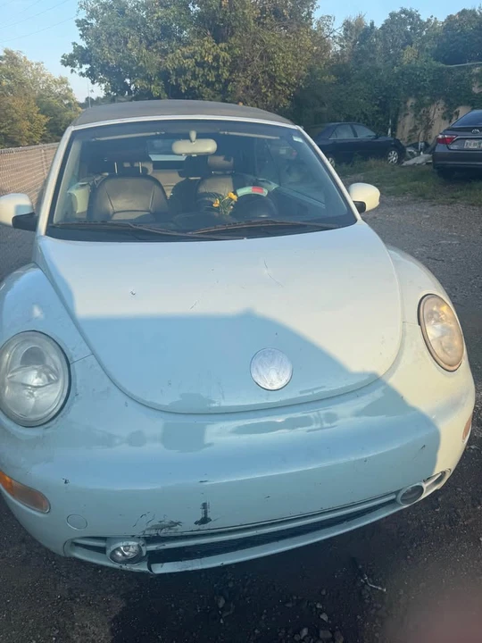 2005 Volkswagen New Beetle - Image 8 of 9