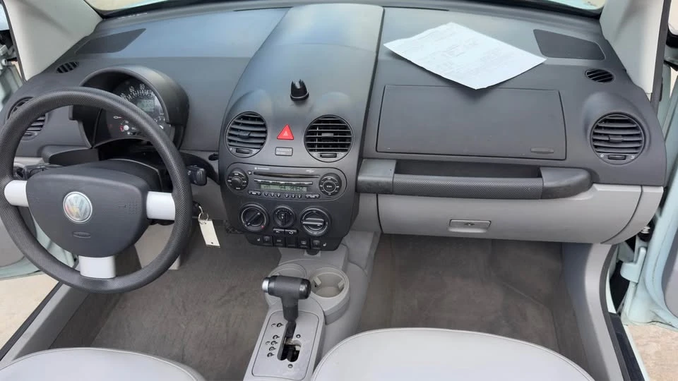 2005 Volkswagen New Beetle - Image 11 of 20