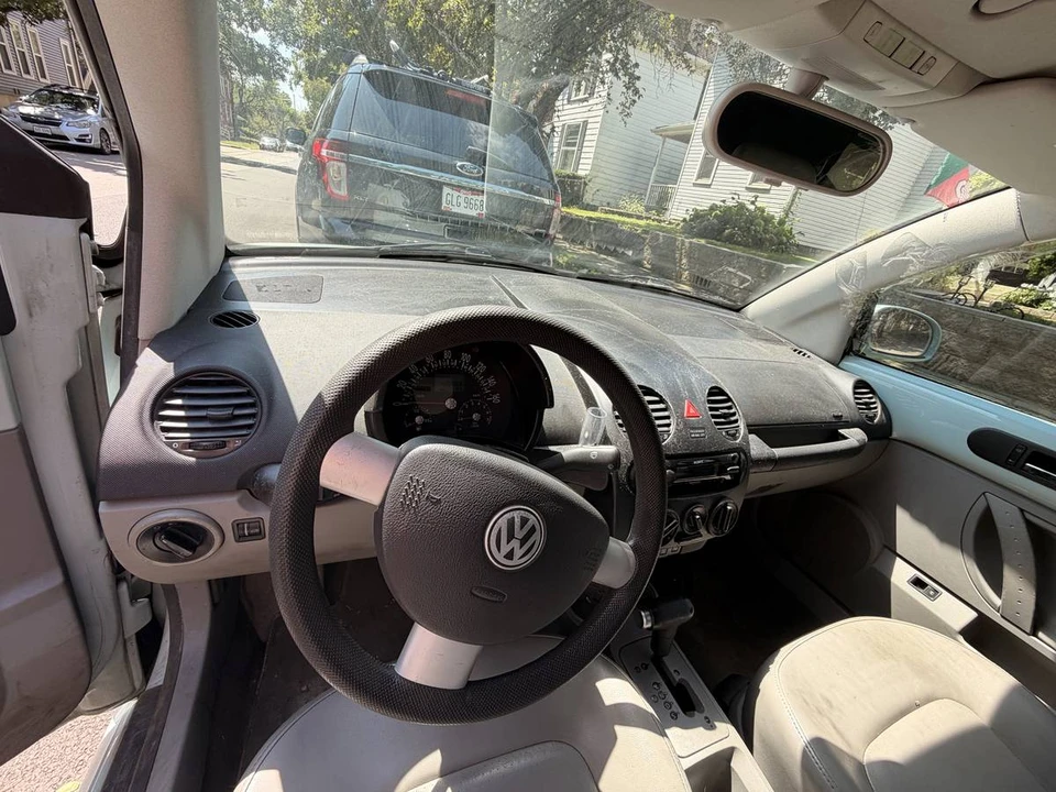 2005 Volkswagen New Beetle - Image 12 of 24