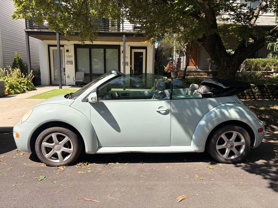 2005 Volkswagen New Beetle - Image 2 of 24