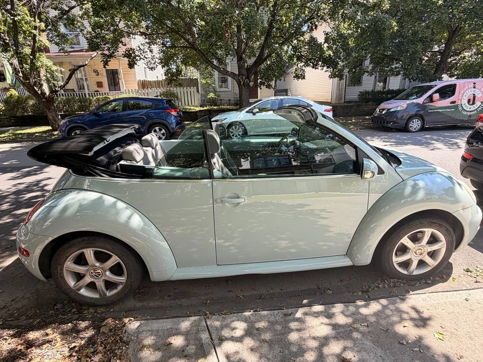 2005 Volkswagen New Beetle - Image 5 of 24