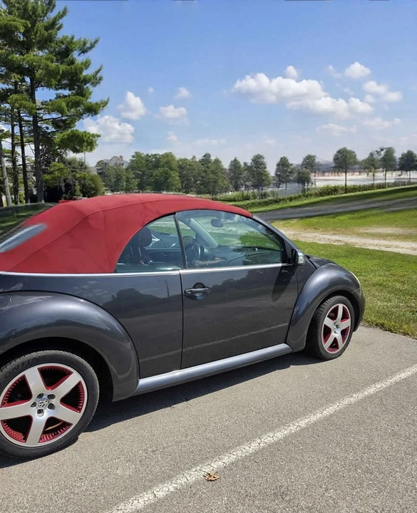 2005 Volkswagen New Beetle - Image 9 of 14