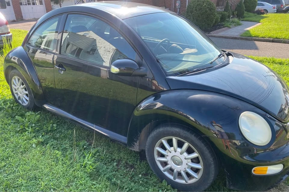2005 Volkswagen New Beetle - Image 2 of 3