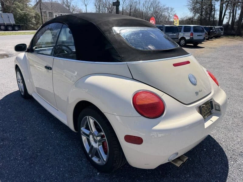 2005 Volkswagen New Beetle - Image 10 of 21