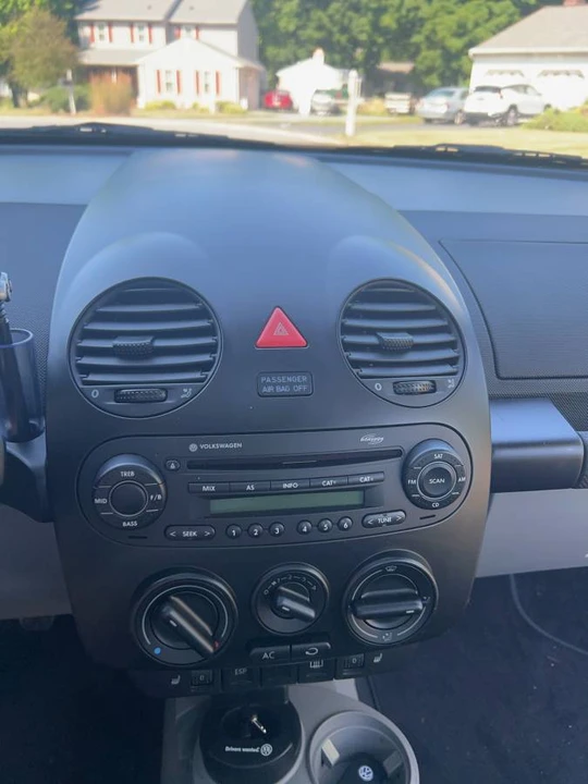 2005 Volkswagen New Beetle - Image 12 of 23