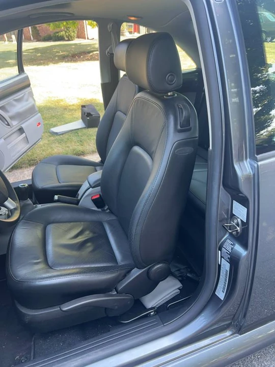 2005 Volkswagen New Beetle - Image 8 of 23