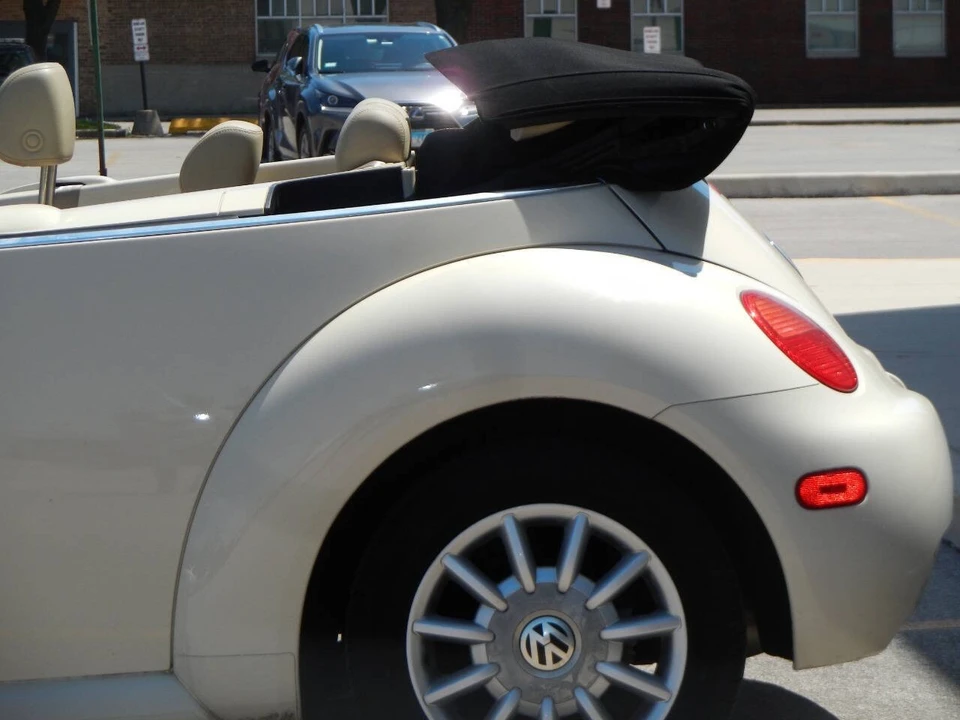 2005 Volkswagen New Beetle - Image 11 of 21