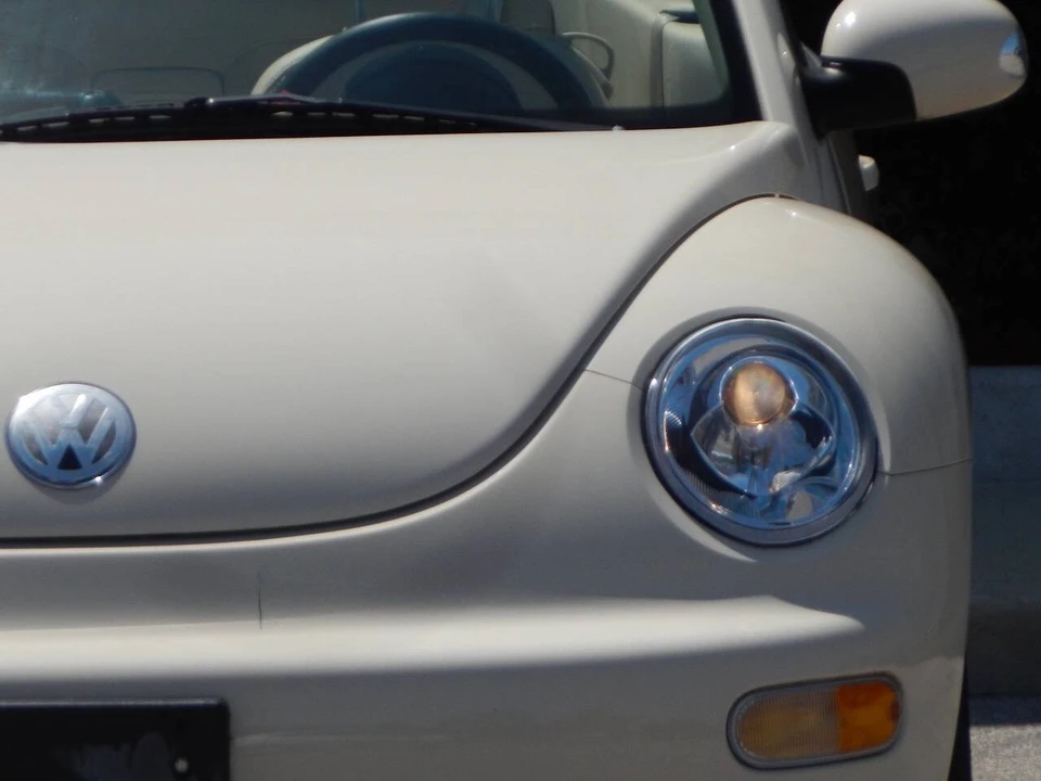 2005 Volkswagen New Beetle - Image 8 of 12